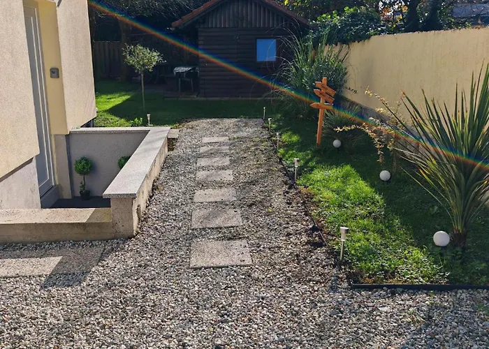 Blue With Free Parking Apartment