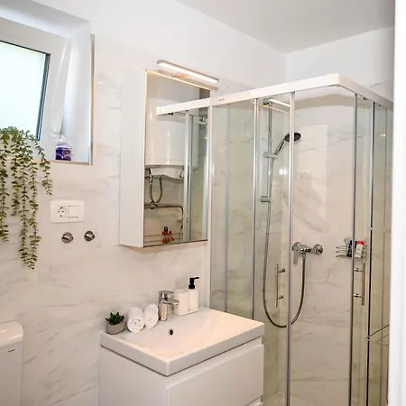 Blue With Free Parking Appartamento *