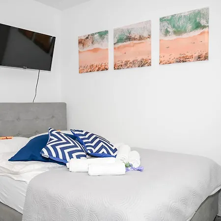 Blue With Free Parking Appartement *