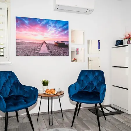 Blue With Free Parking Appartement *
