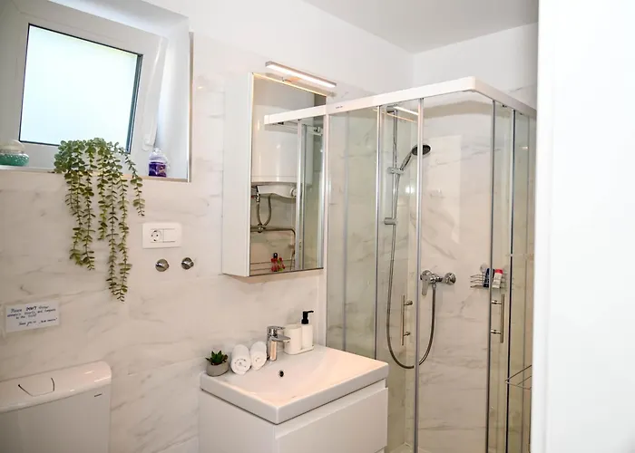 Blue With Free Parking Daire *