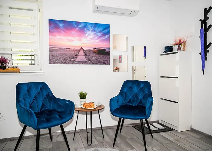 Blue With Free Parking Apartma *