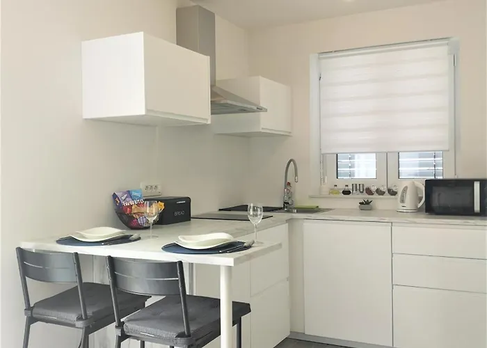 Blue With Free Parking Daire *