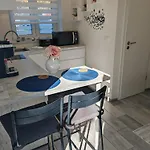 Blue With Free Parking Apartment